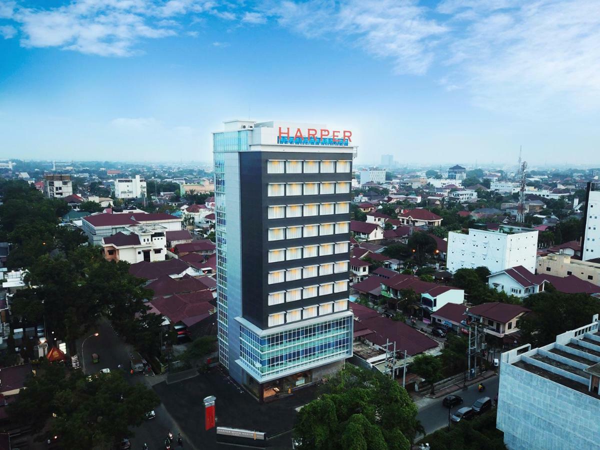 Harper Wahid Hasyim Medan By Aston Hotell Exteriör bild
