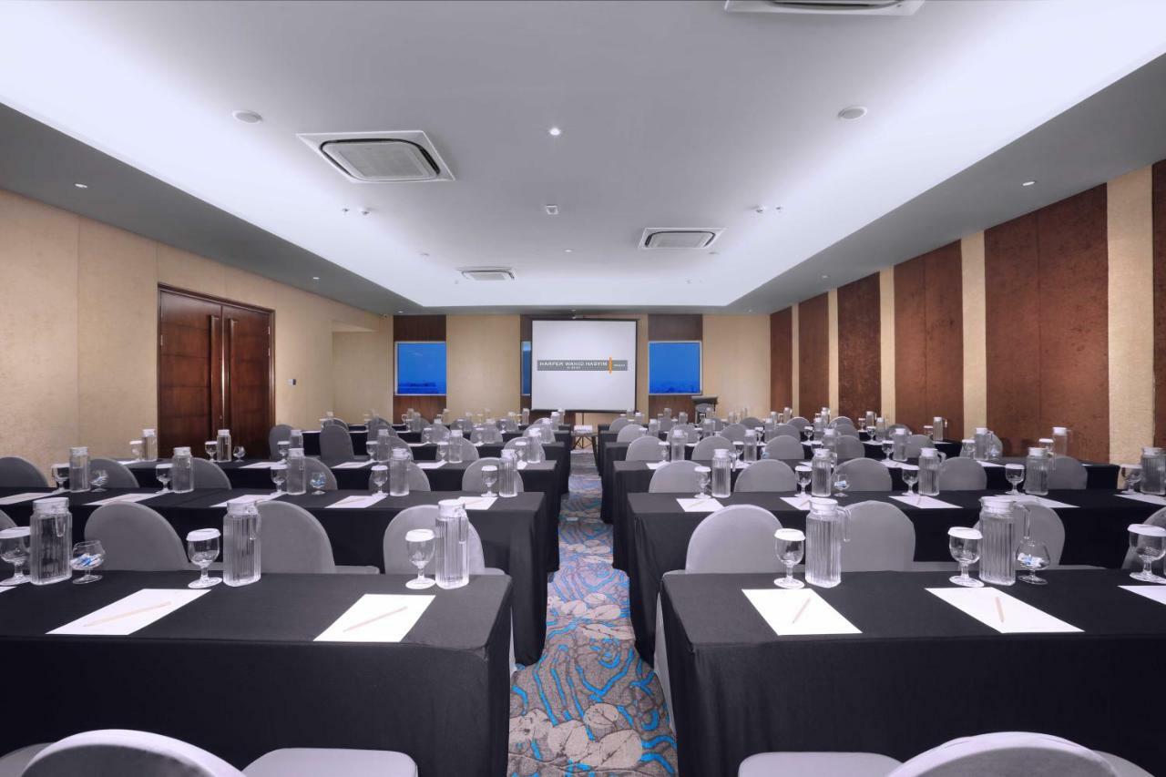 Harper Wahid Hasyim Medan By Aston Hotell Exteriör bild