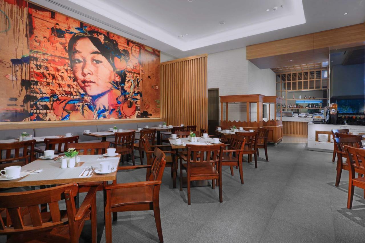 Harper Wahid Hasyim Medan By Aston Hotell Exteriör bild