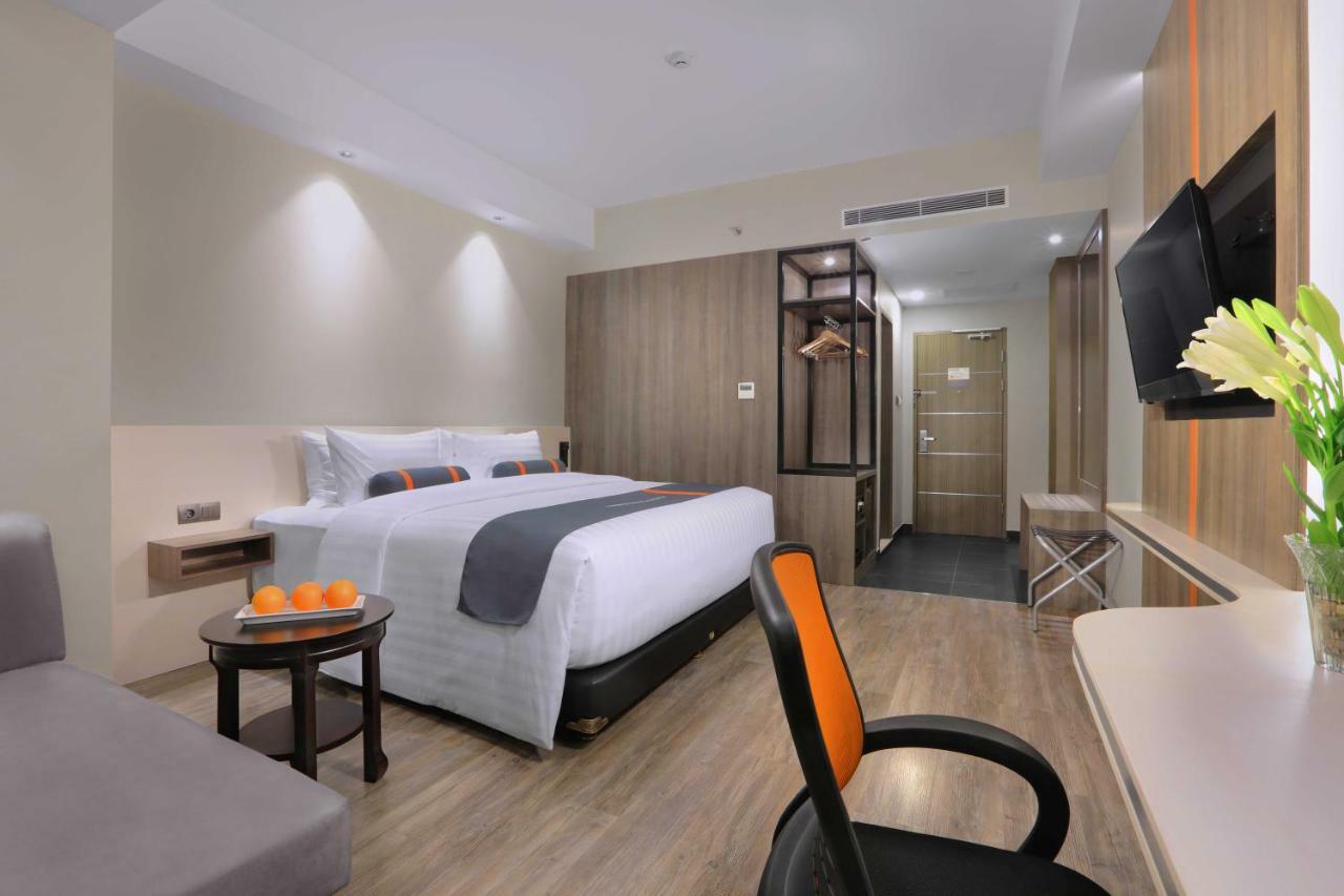 Harper Wahid Hasyim Medan By Aston Hotell Exteriör bild