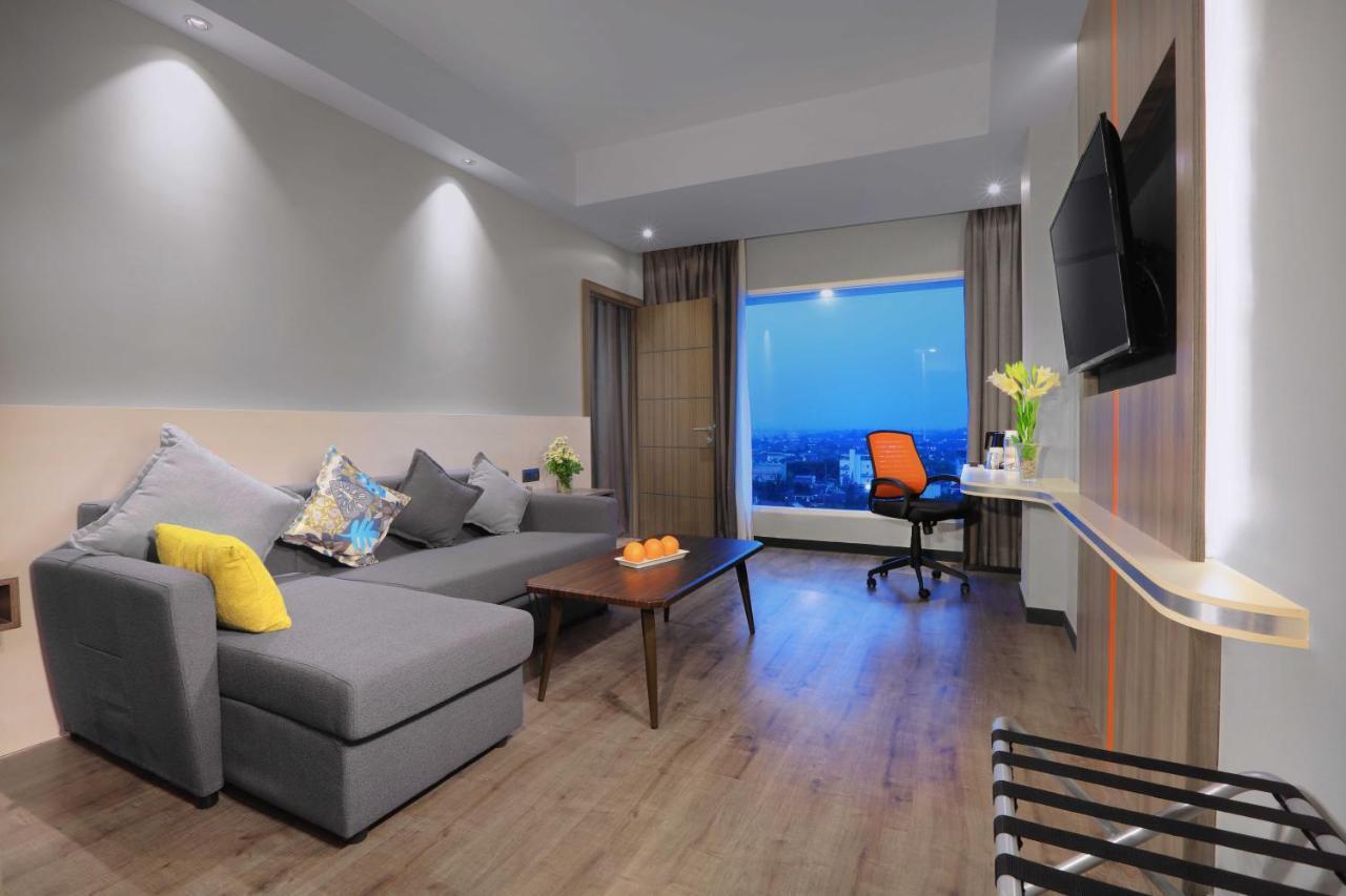 Harper Wahid Hasyim Medan By Aston Hotell Exteriör bild
