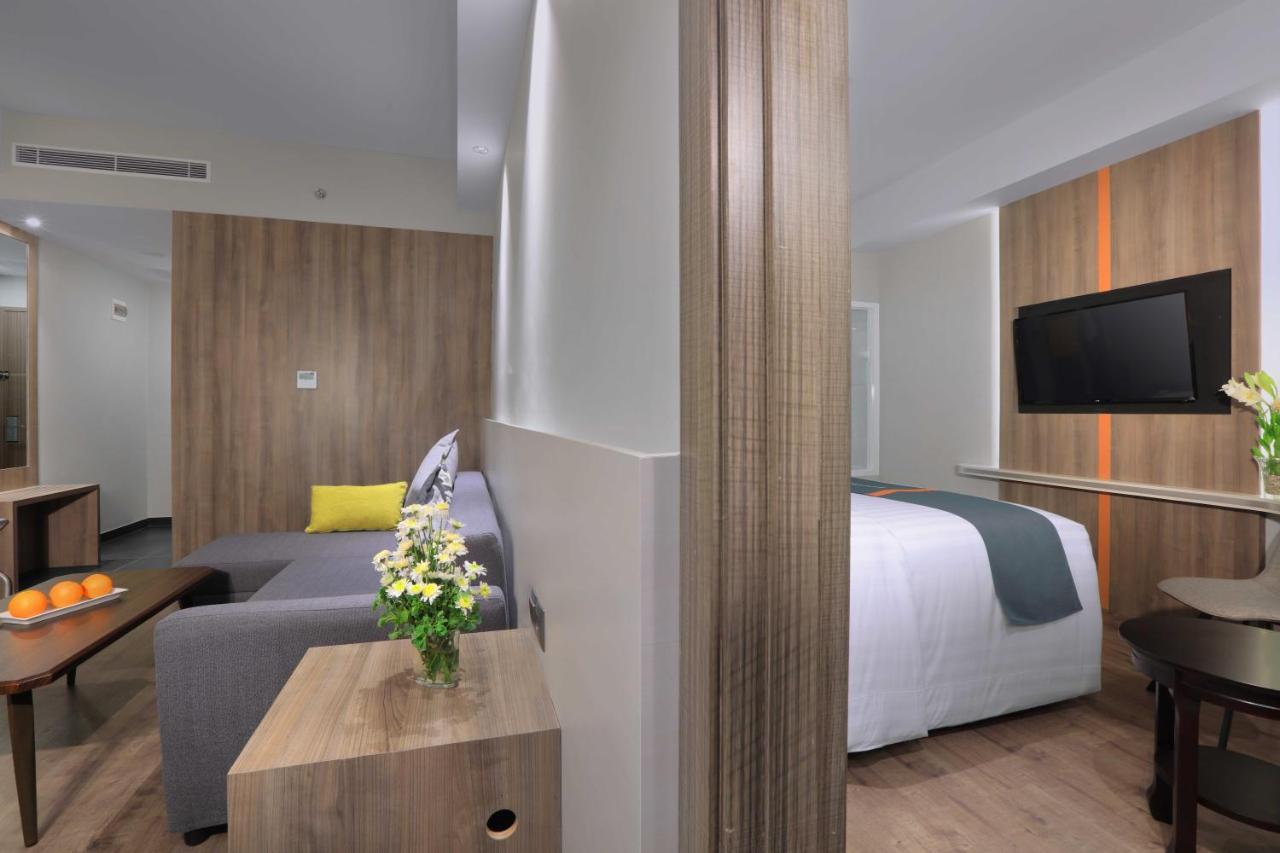 Harper Wahid Hasyim Medan By Aston Hotell Exteriör bild