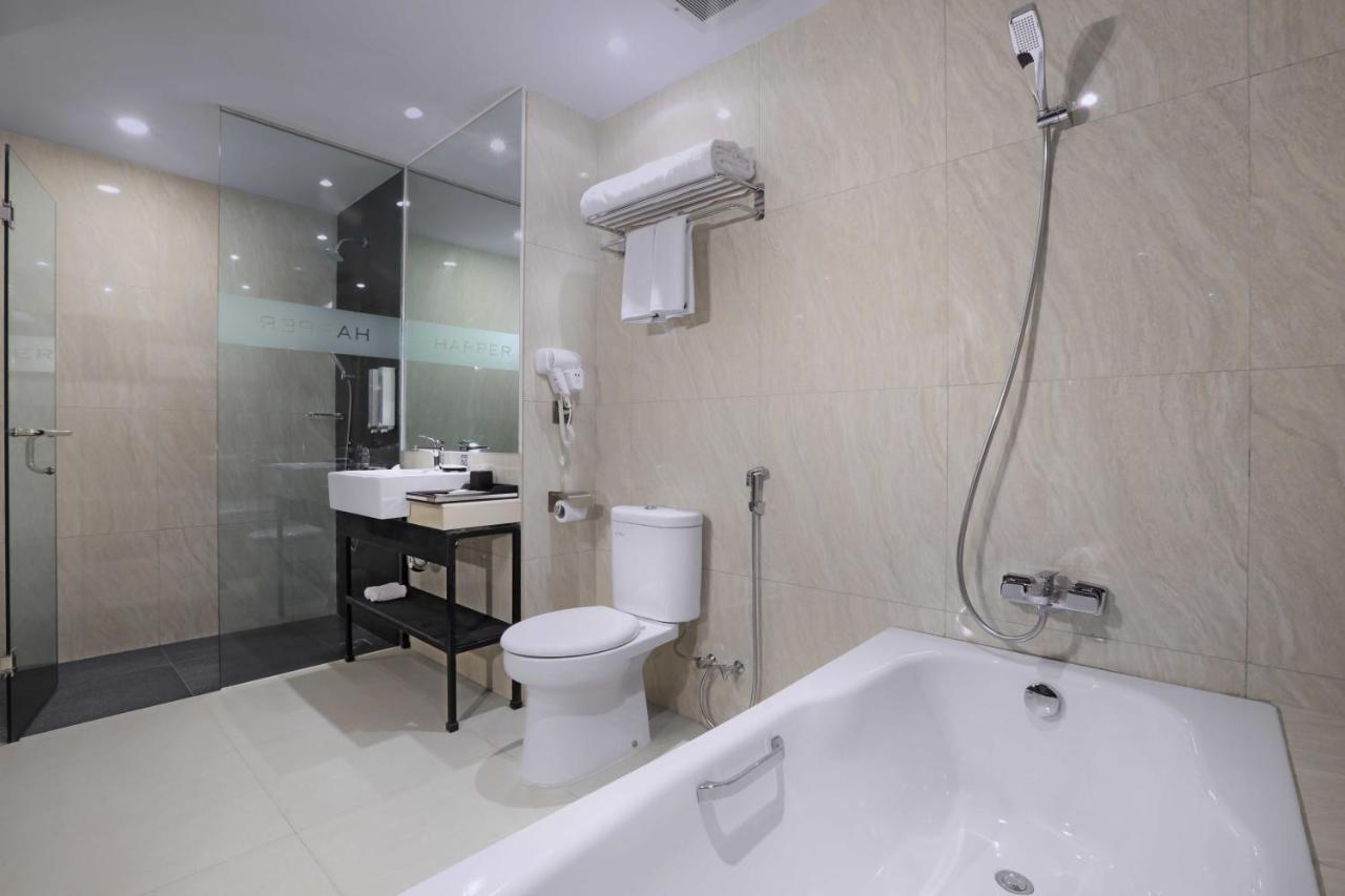 Harper Wahid Hasyim Medan By Aston Hotell Exteriör bild