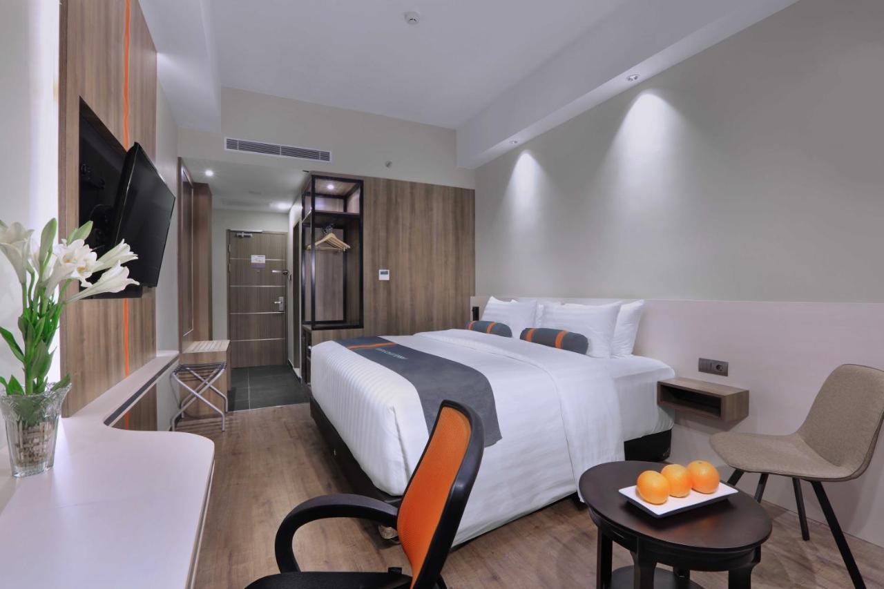 Harper Wahid Hasyim Medan By Aston Hotell Exteriör bild